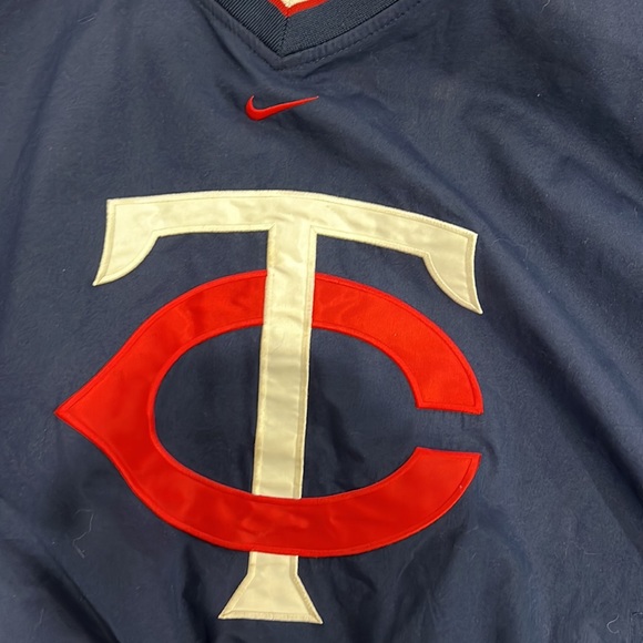 selling because i don’t wear, and is to small - Picture 2 of 3